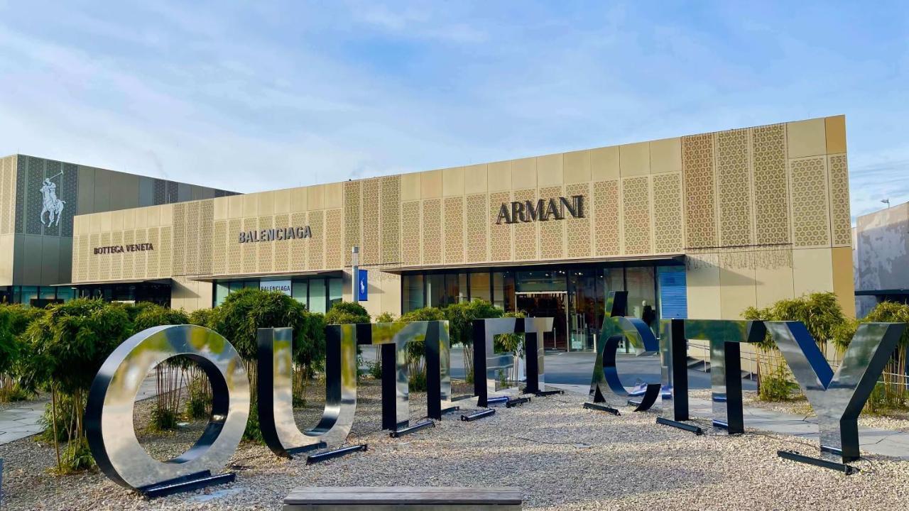 Ferienwohnung Outletcity Метцинген Экстерьер фото